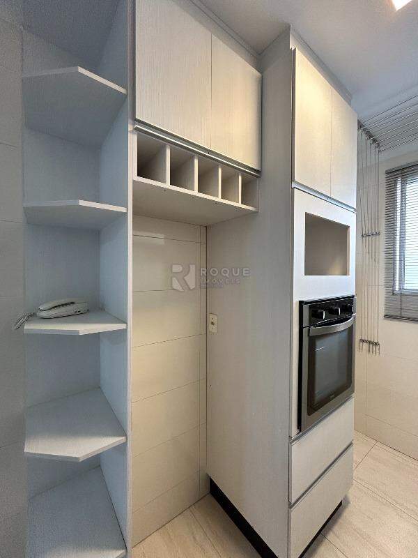 Apartamento para aluguel no bairro Graminha: Cozinha 
