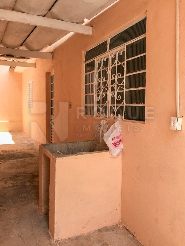 Casa Residencial para aluguel no bairro Jardim Nova Itália: Área de serviço