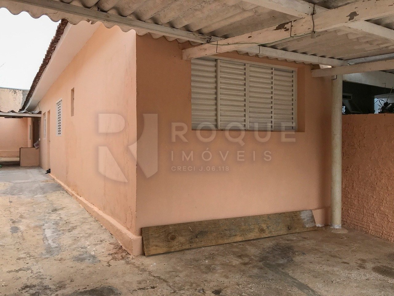 Casa Residencial para aluguel no bairro Jardim Nova Itália: Garagem
