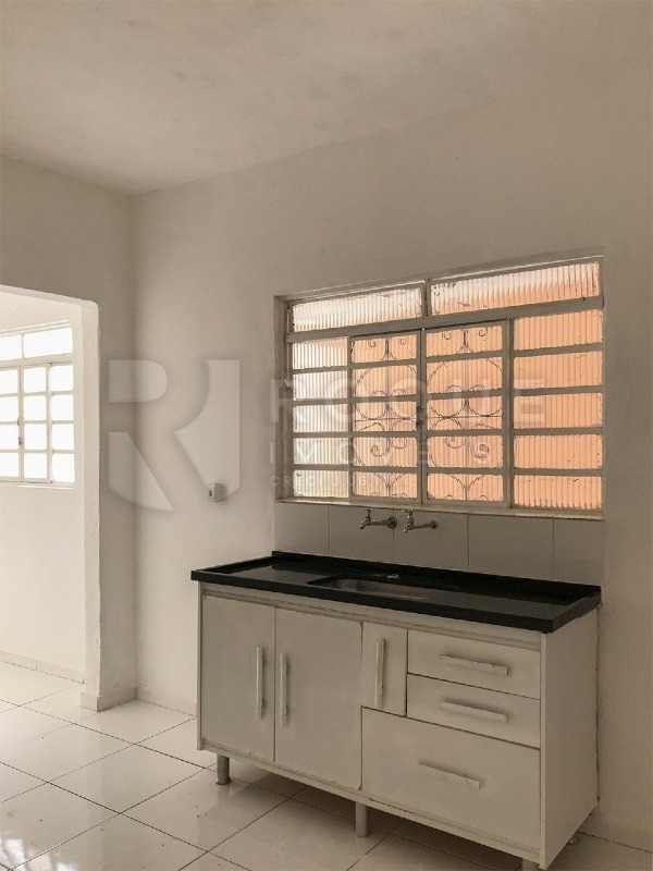 Casa Residencial para aluguel no bairro Jardim Nova Itália: Cozinha