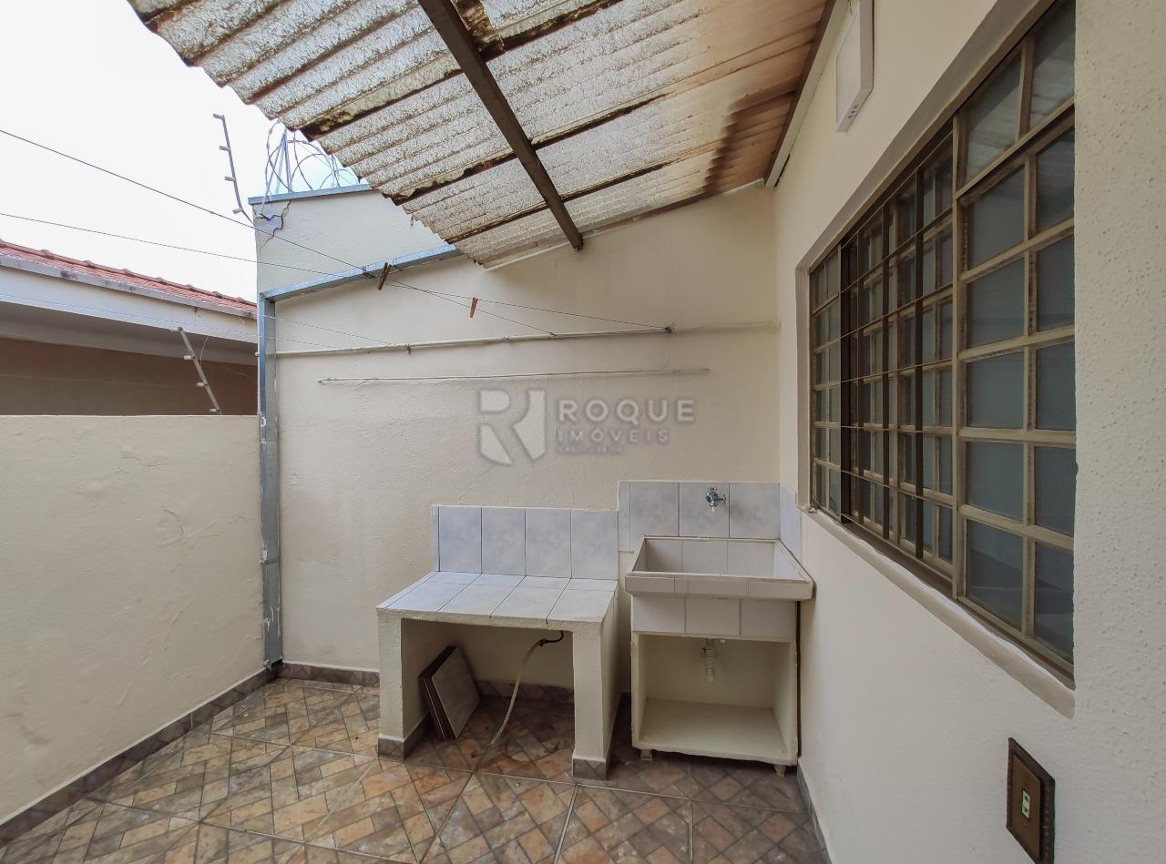 Casa Residencial para aluguel no bairro Centro: Área de serviço / fundo 