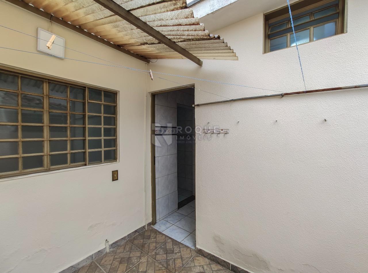 Casa Residencial para aluguel no bairro Centro: Fundo 