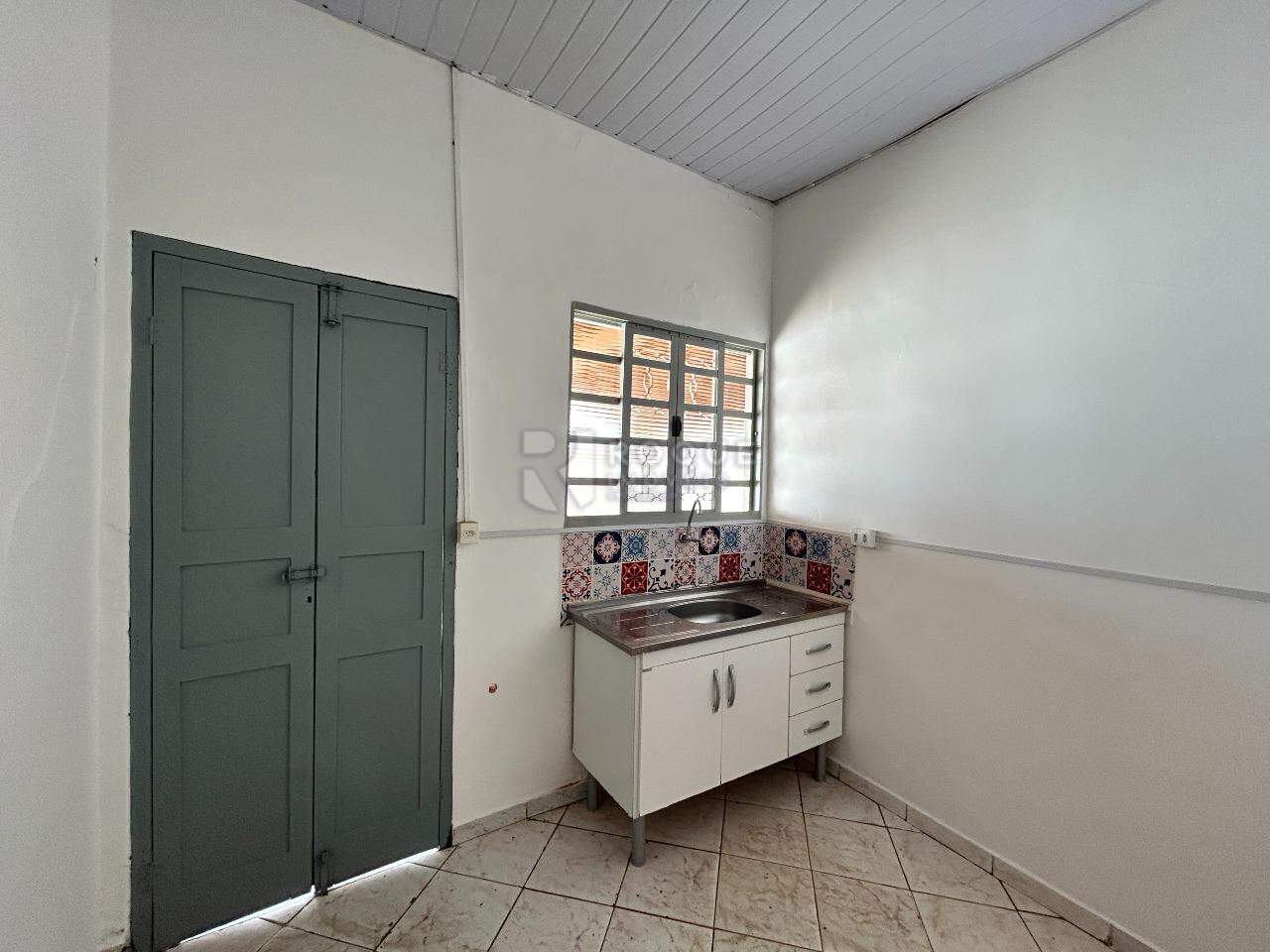 Casa Residencial para aluguel no bairro Vila São João: Cozinha