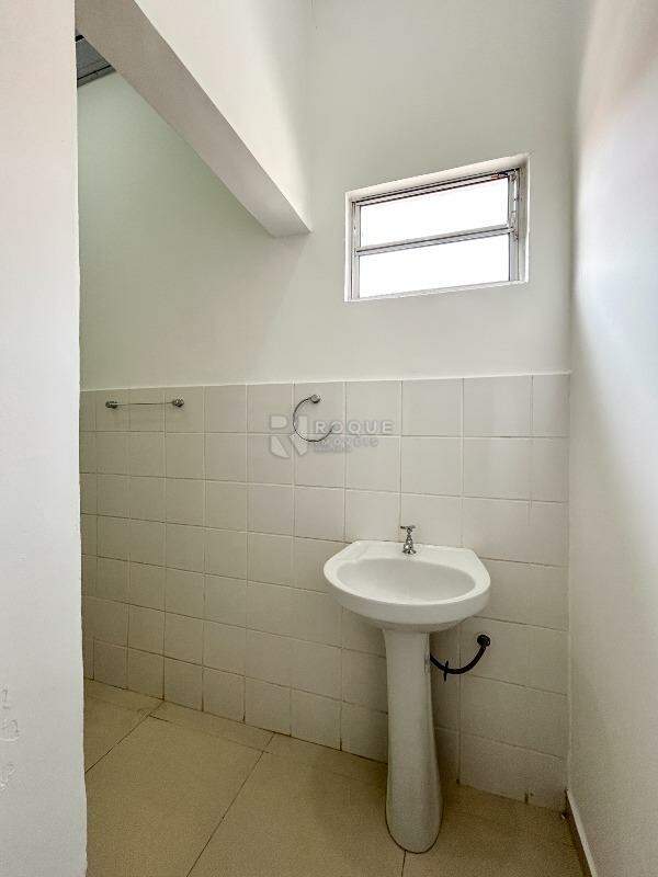 Casa Residencial para aluguel no bairro Vila São João: WC social