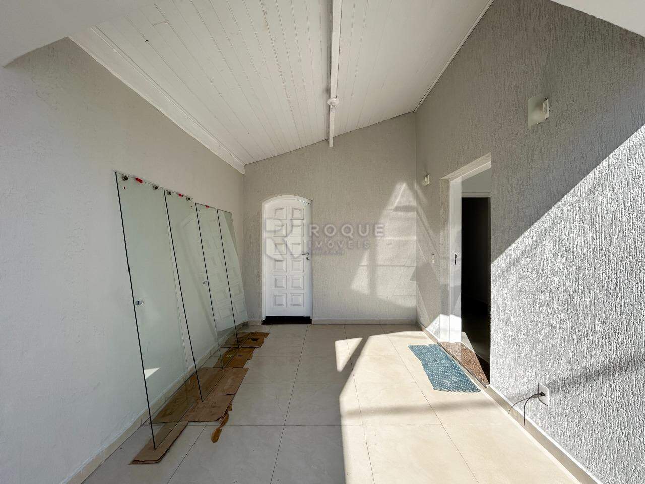 Casa Residencial para aluguel no bairro Jardim das Laranjeiras: Garagem