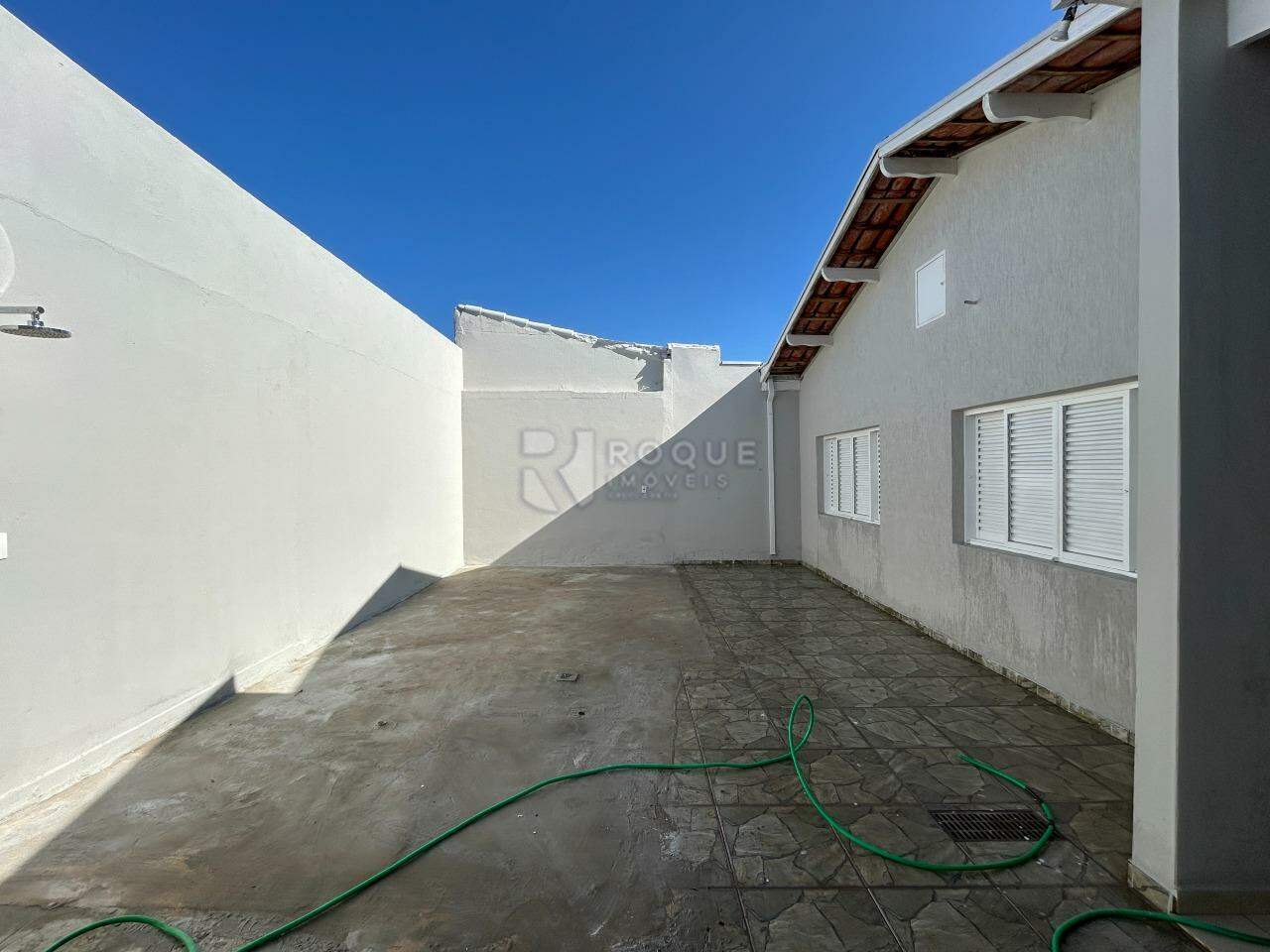 Casa Residencial para aluguel no bairro Jardim das Laranjeiras: Fundo