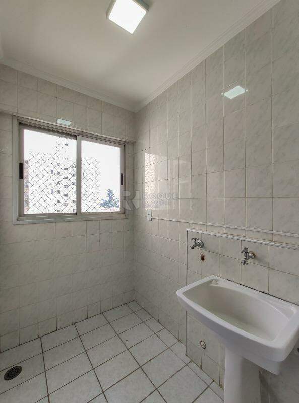 Apartamento para aluguel no bairro Jardim Rosa Marrafon Lucas: Área de serviço 