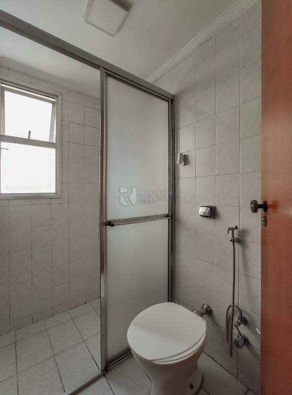 Apartamento para aluguel no bairro Jardim Rosa Marrafon Lucas: WC social