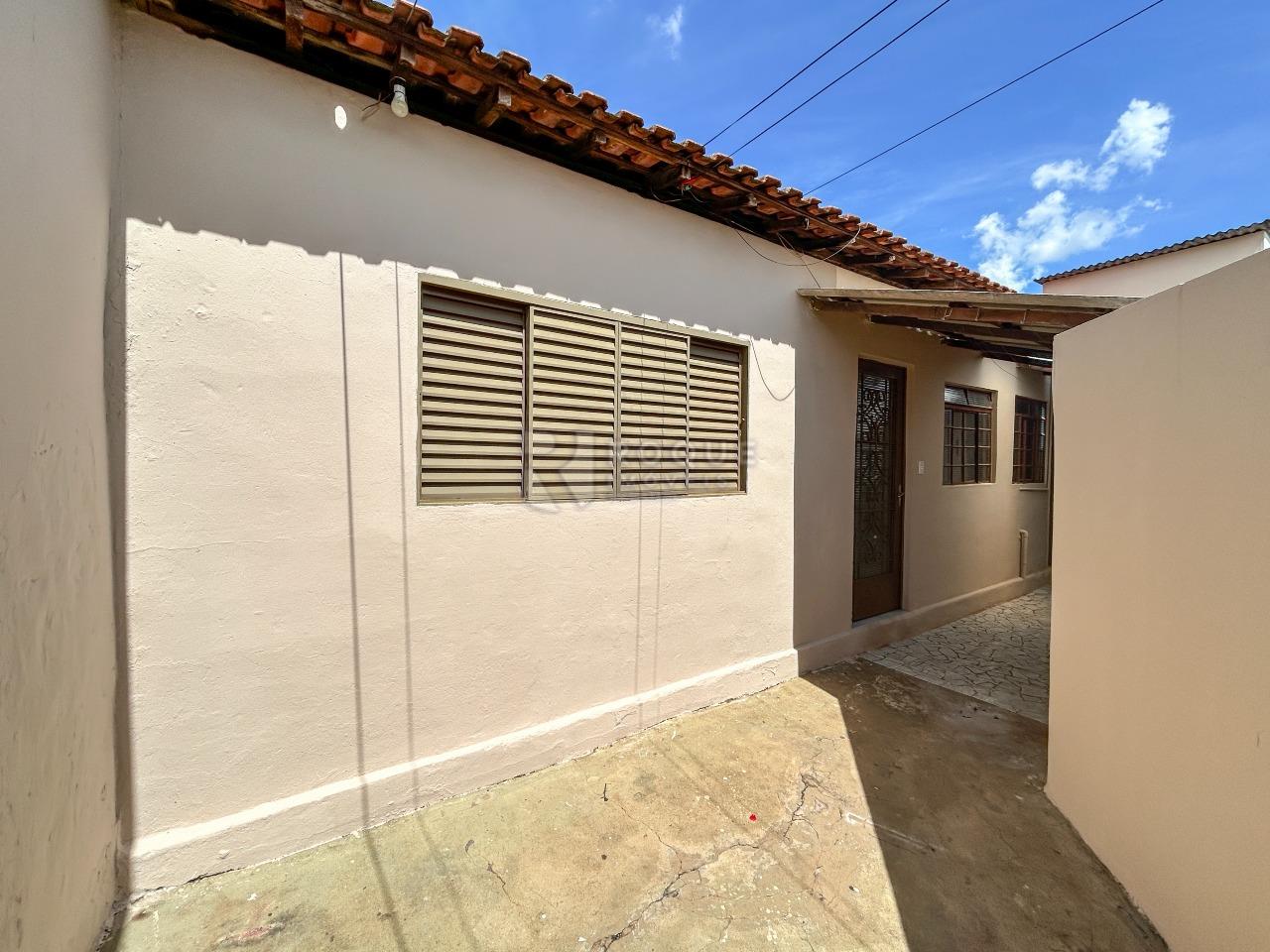 Casa Residencial para aluguel no bairro Jardim Santo André: Frente da casa 