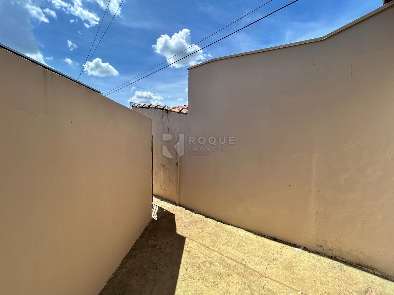 Casa Residencial para aluguel no bairro Jardim Santo André: Corredor de acesso 
