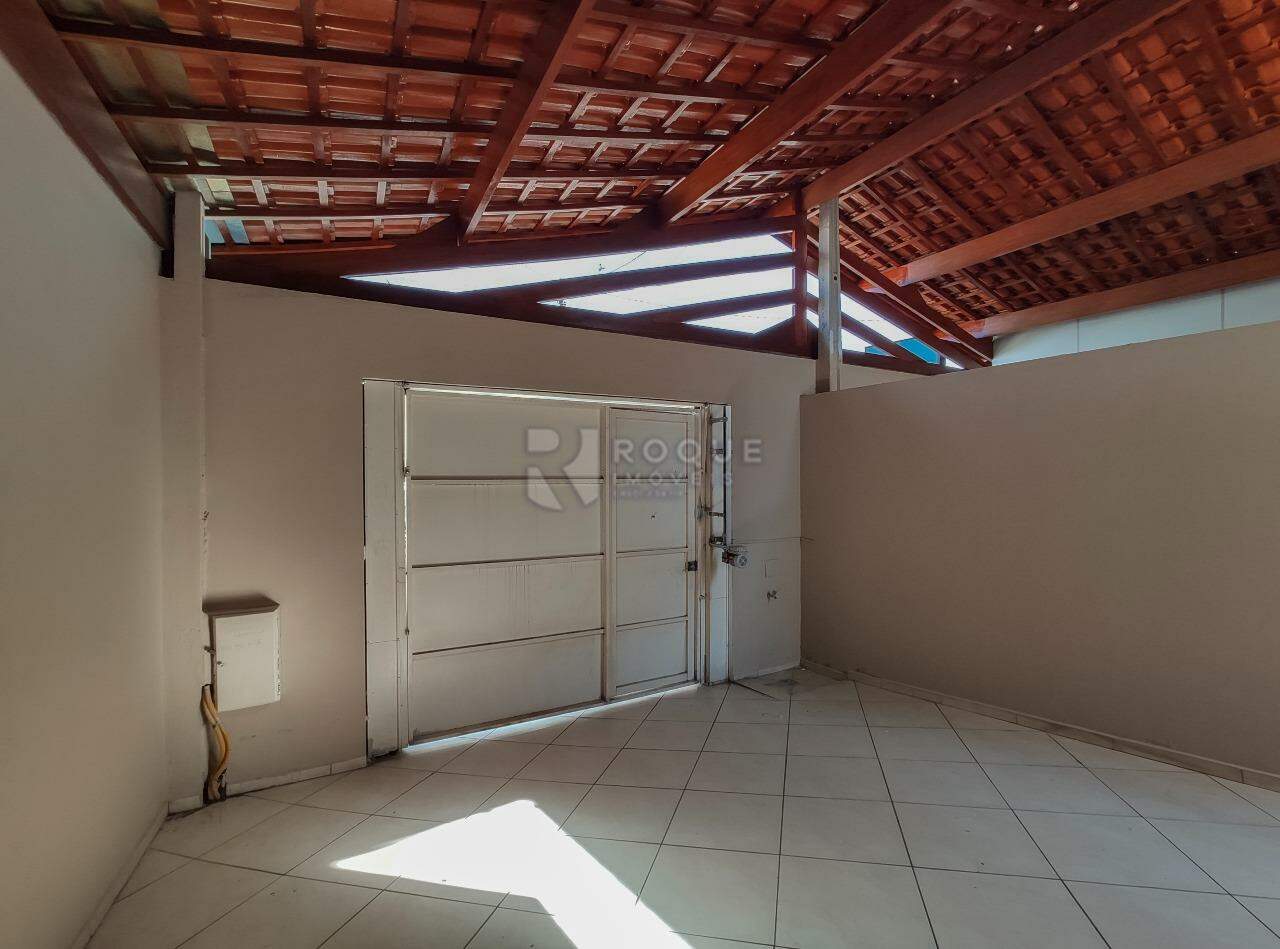 Casa Residencial para aluguel no bairro Jardim Ouro Verde: Garagem 