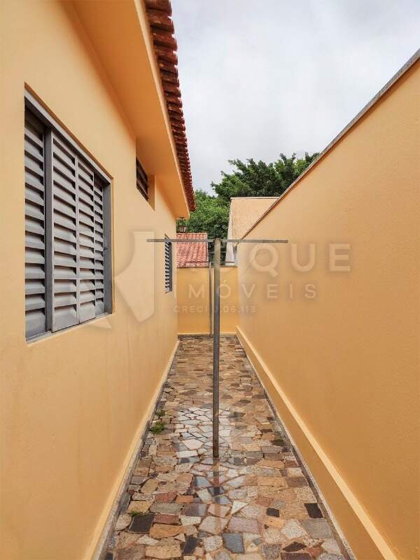 Casa Residencial para aluguel no bairro Parque Residencial Stahlberg: Corredor