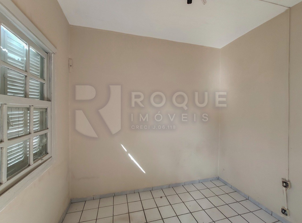 Casa Residencial para aluguel no bairro Vila São João: Despensa fundo 