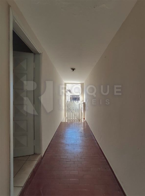 Casa Residencial para aluguel no bairro Vila São João: Corredor
