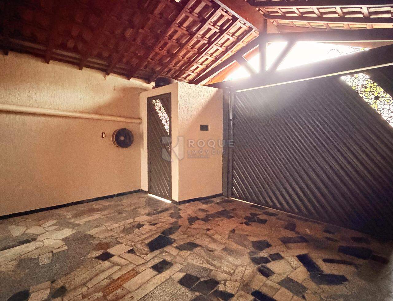 Casa Residencial para aluguel no bairro Parque Residencial Anavec: Garagem
