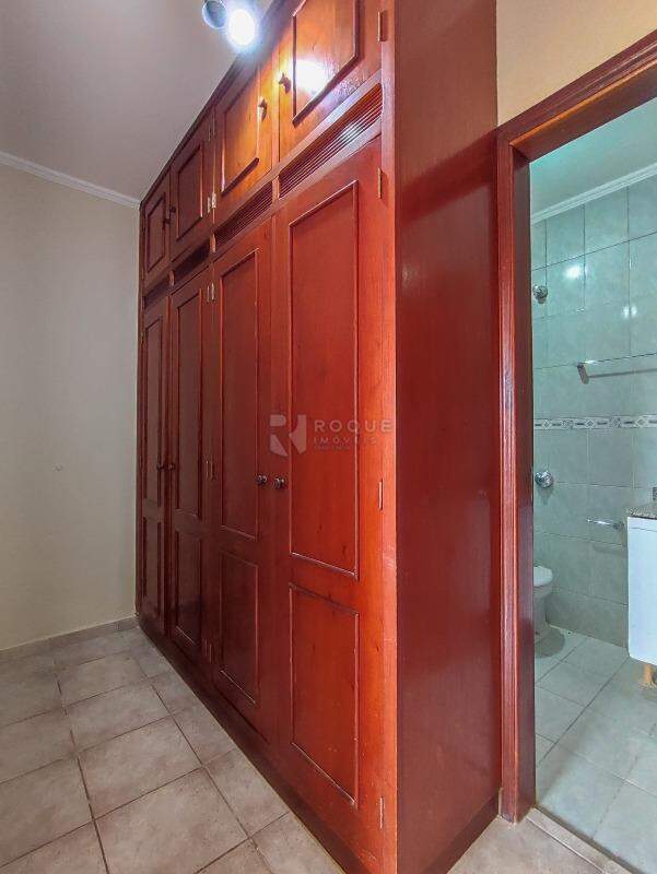 Casa Residencial para aluguel no bairro Vila Claudia: Closet Suíte 01