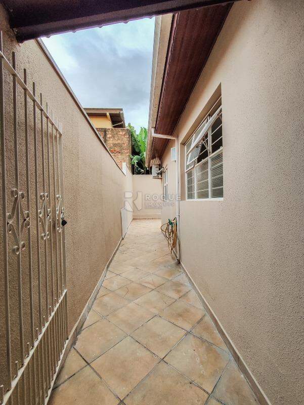 Casa Residencial para aluguel no bairro Vila Claudia: Corredor externo