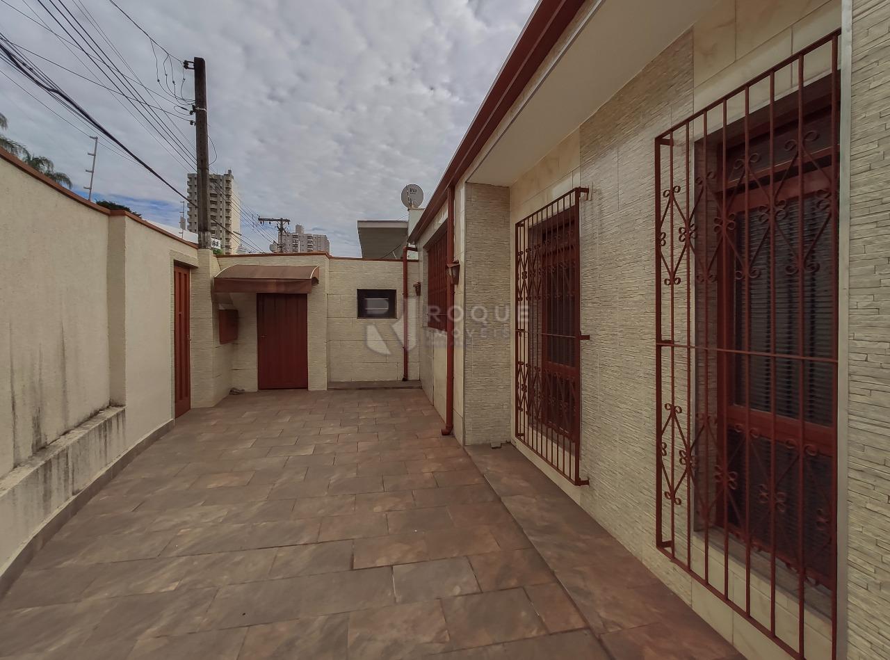 Casa Residencial para aluguel no bairro Jardim Mercedes: Corredor lateral 