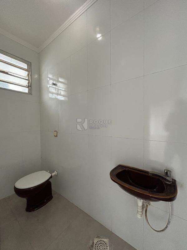 Casa Residencial para aluguel no bairro Jardim Caieira: WC social externo