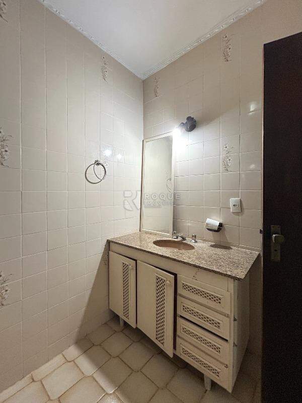 Casa Residencial para aluguel no bairro Jardim Caieira: WC suíte 