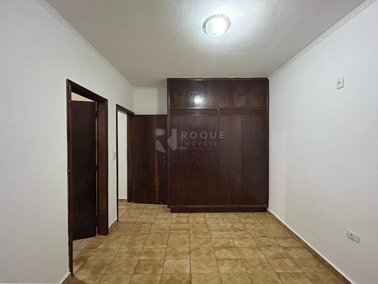 Casa Residencial para aluguel no bairro Jardim Caieira: Dormitório 3 suíte 