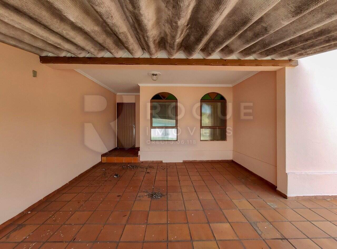 Casa Residencial para aluguel no bairro Jardim Nova Itália: Garagem