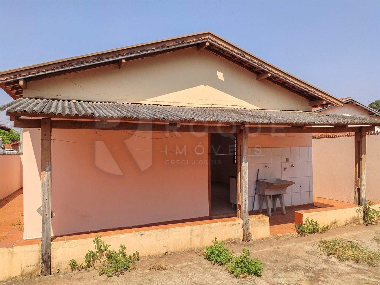 Casa Residencial para aluguel no bairro Jardim Nova Itália: Fundos
