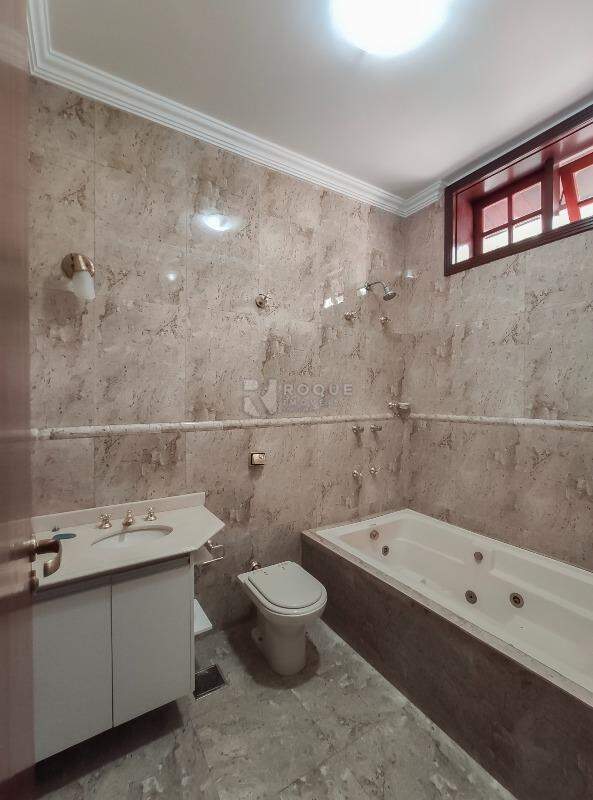 Casa em condomínio para aluguel no bairro Jardim Colonial: WC Suíte 4