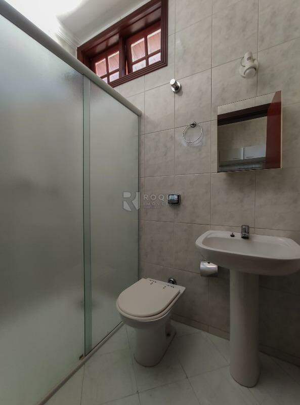 Casa em condomínio para aluguel no bairro Jardim Colonial: WC Área de serviço 