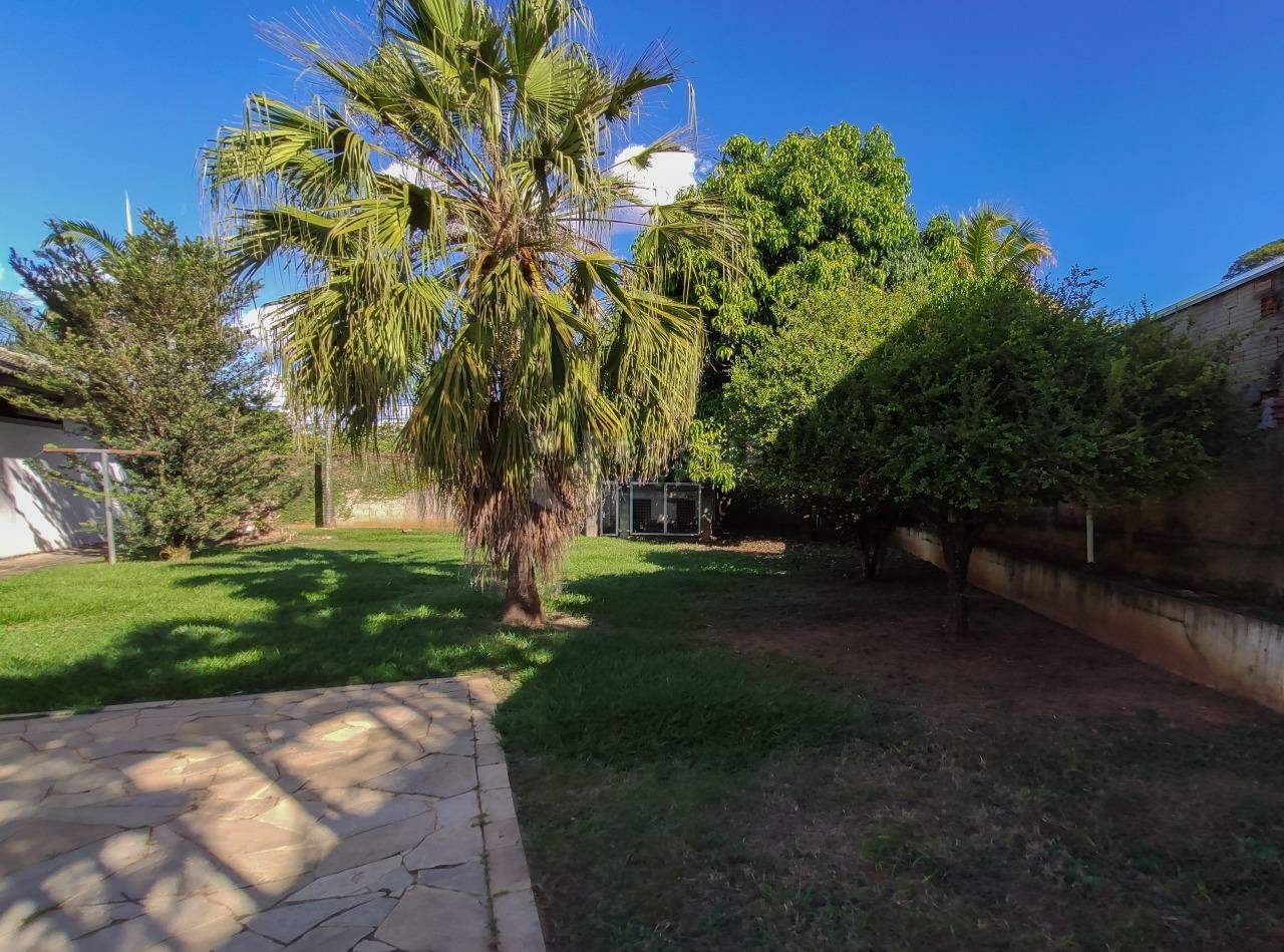 Casa em condomínio para aluguel no bairro Jardim Colonial: Área externa 