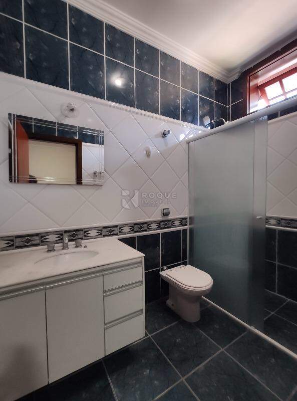 Casa em condomínio para aluguel no bairro Jardim Colonial: WC Suíte 2