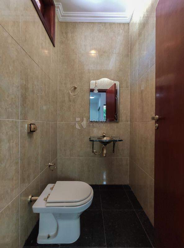Casa em condomínio para aluguel no bairro Jardim Colonial: Lavabo 