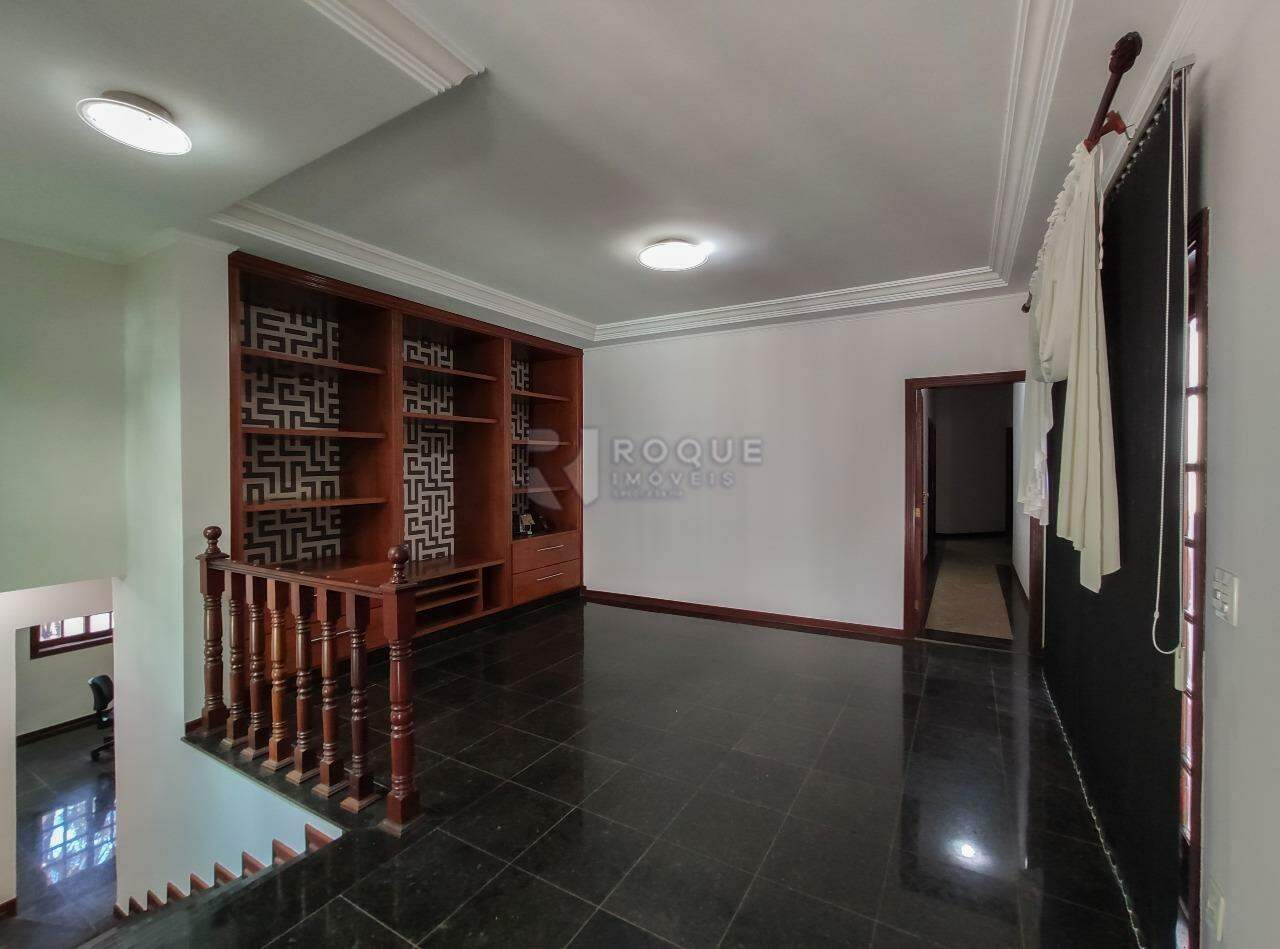 Casa em condomínio para aluguel no bairro Jardim Colonial: Sala de TV 