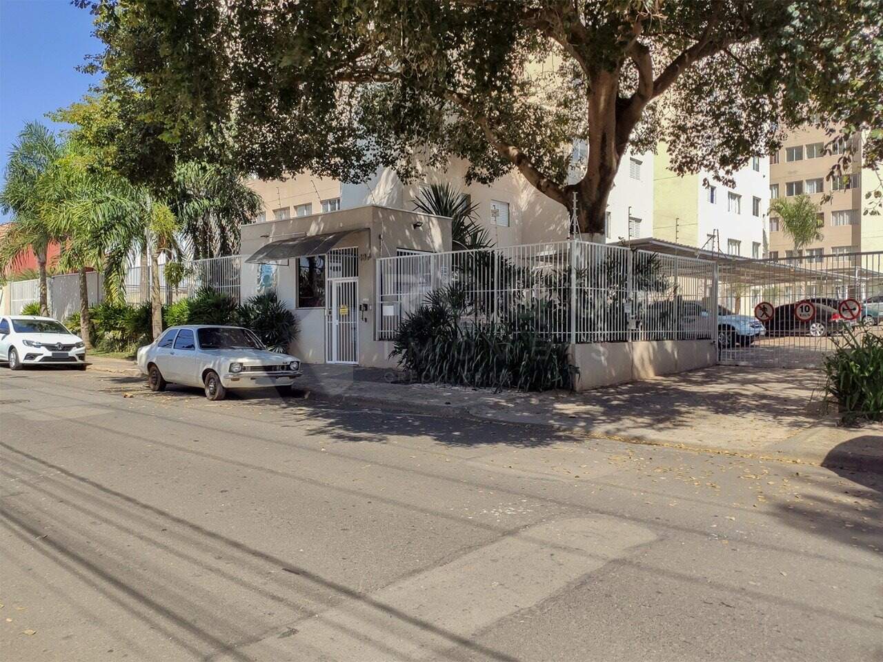 Apartamento para aluguel no bairro Chácaras Antonieta: Fachada