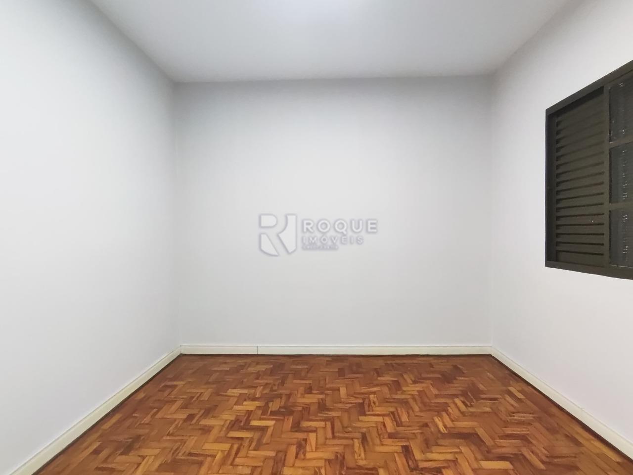 Casa Comercial para aluguel no bairro Parque Real: Dormitório 01