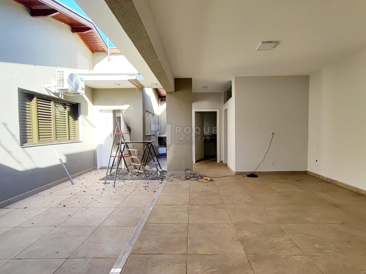 Casa Comercial para aluguel no bairro Parque Real: Fundos 