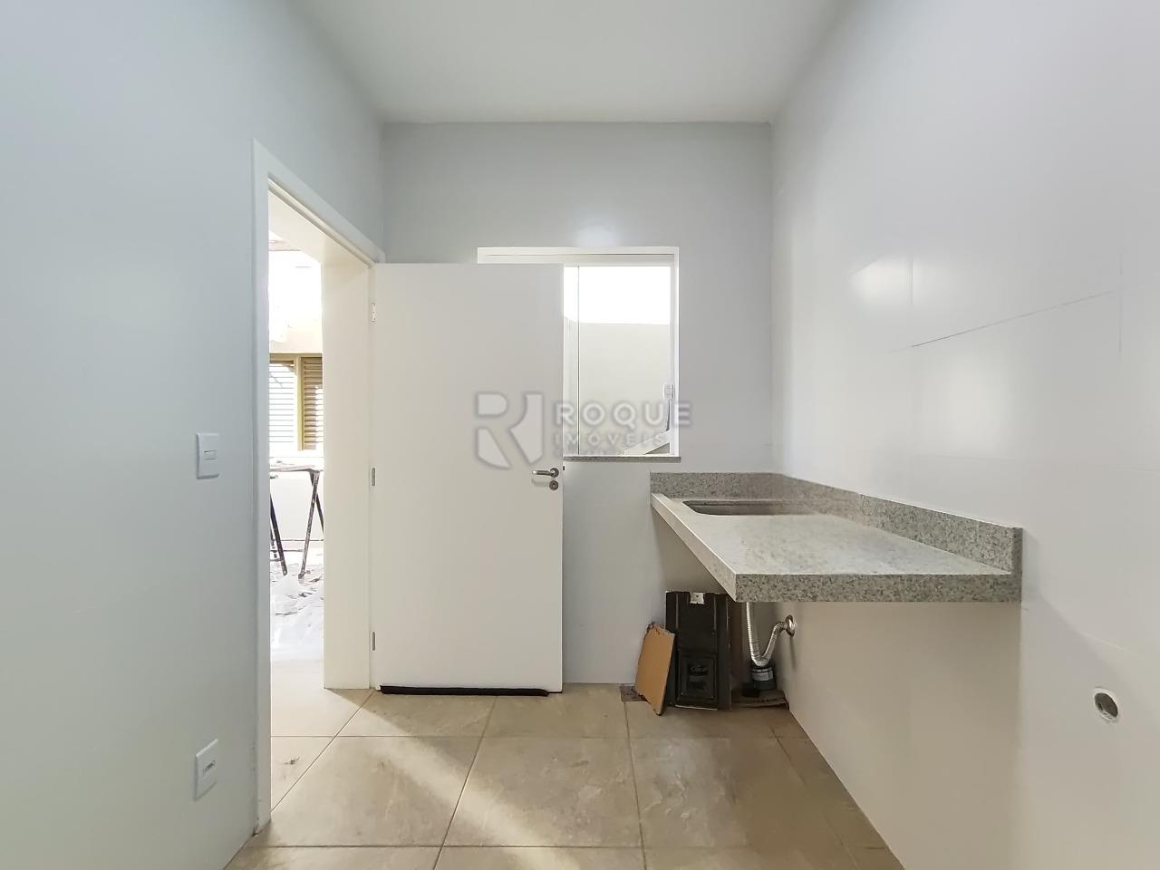 Casa Comercial para aluguel no bairro Parque Real: Cozinha externa 