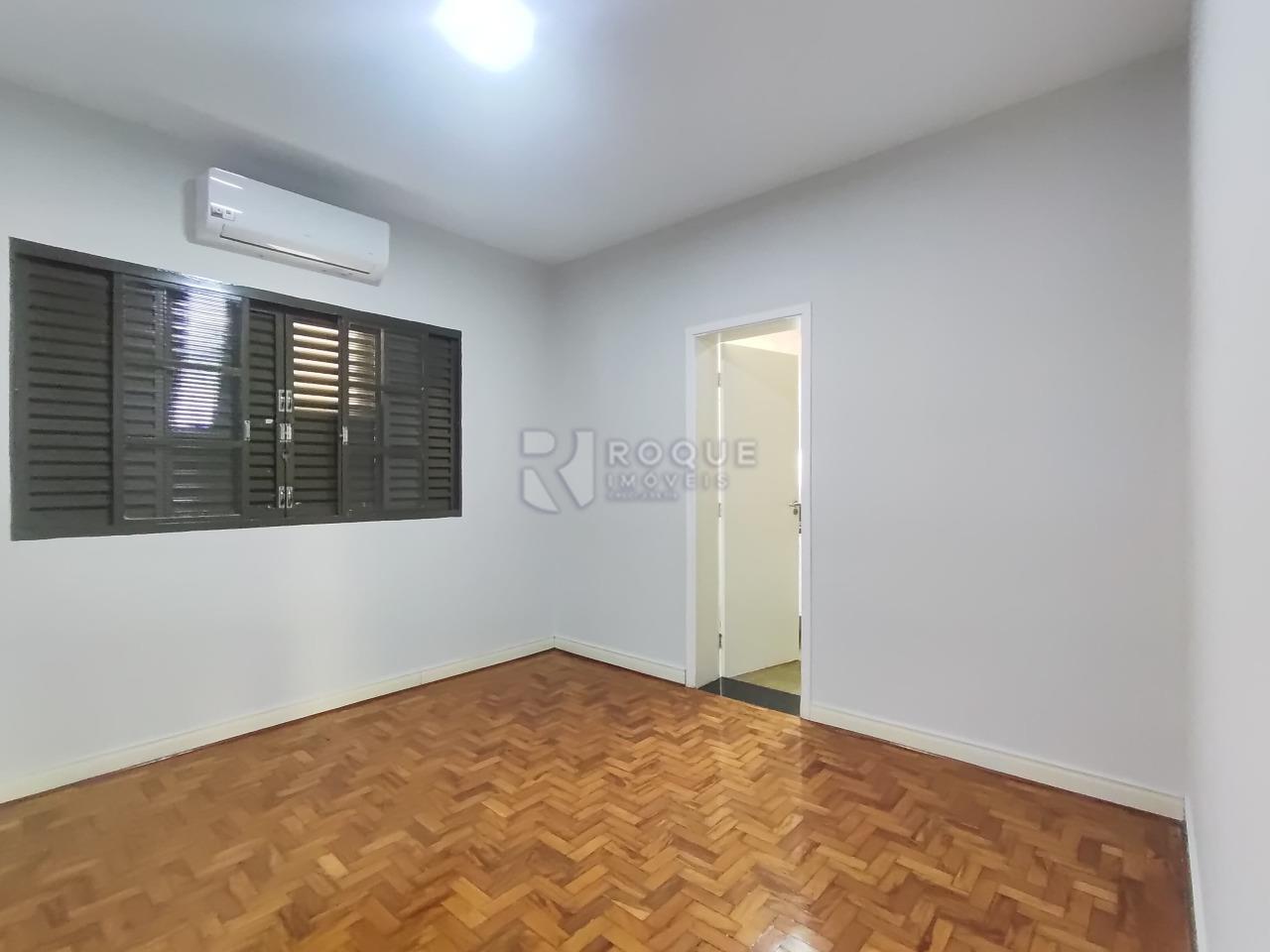Casa Comercial para aluguel no bairro Parque Real: Dormitório 03 suíte 