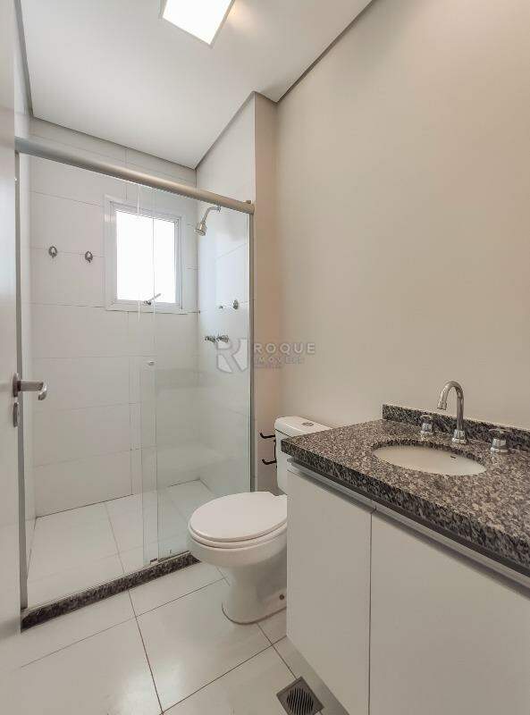 Apartamento para aluguel no bairro Desmembramento Oscar Antonio Breda: WC suíte