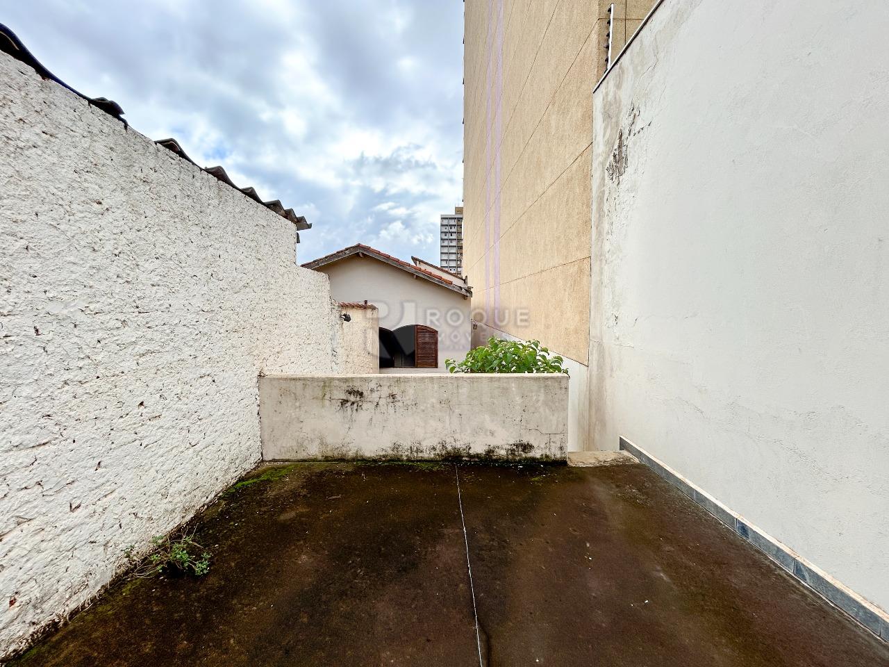 Casa Residencial para aluguel no bairro Centro: Fundo / área 2