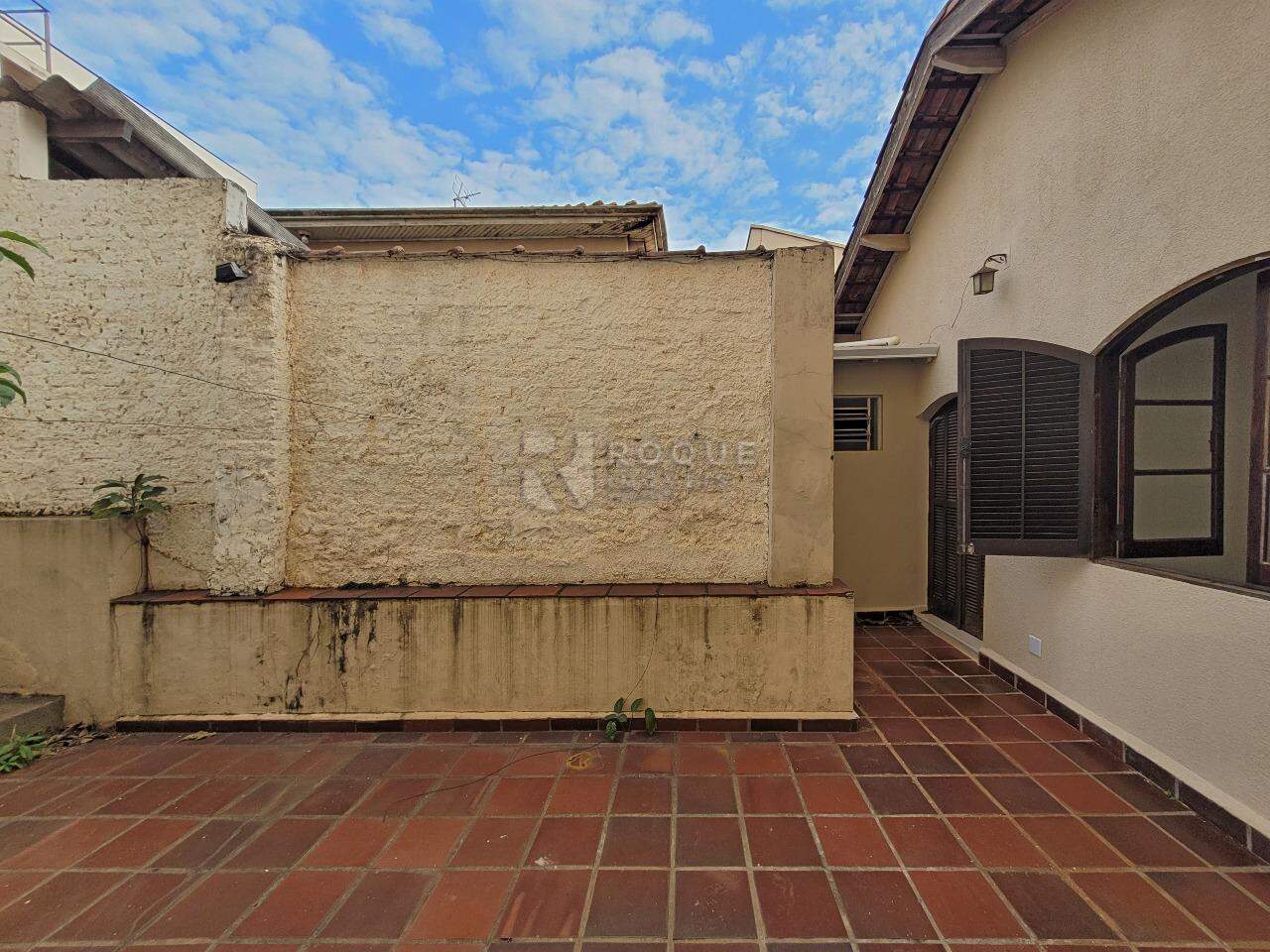 Casa Residencial para aluguel no bairro Centro: Quintal