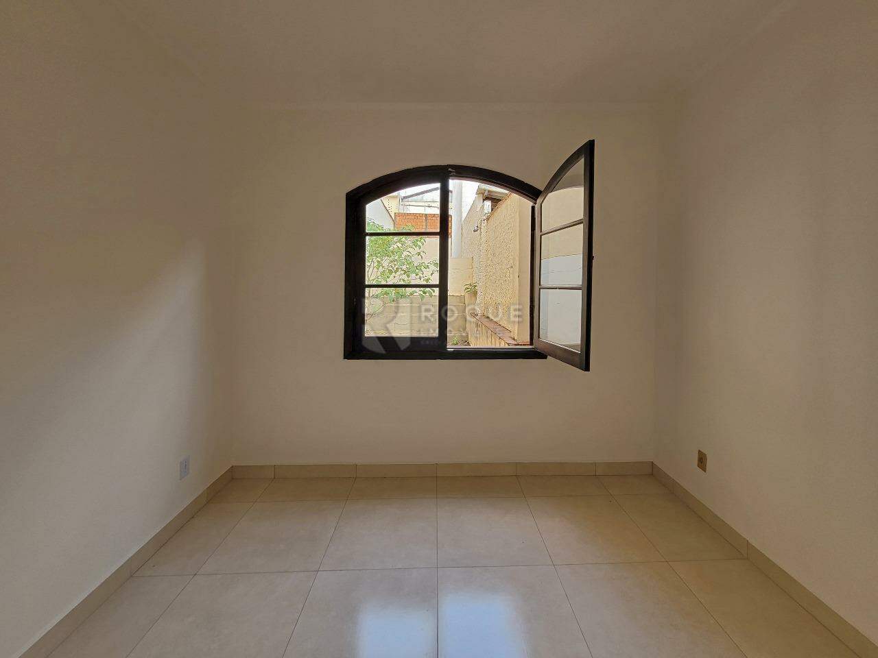 Casa Residencial para aluguel no bairro Centro: Dormitório 02