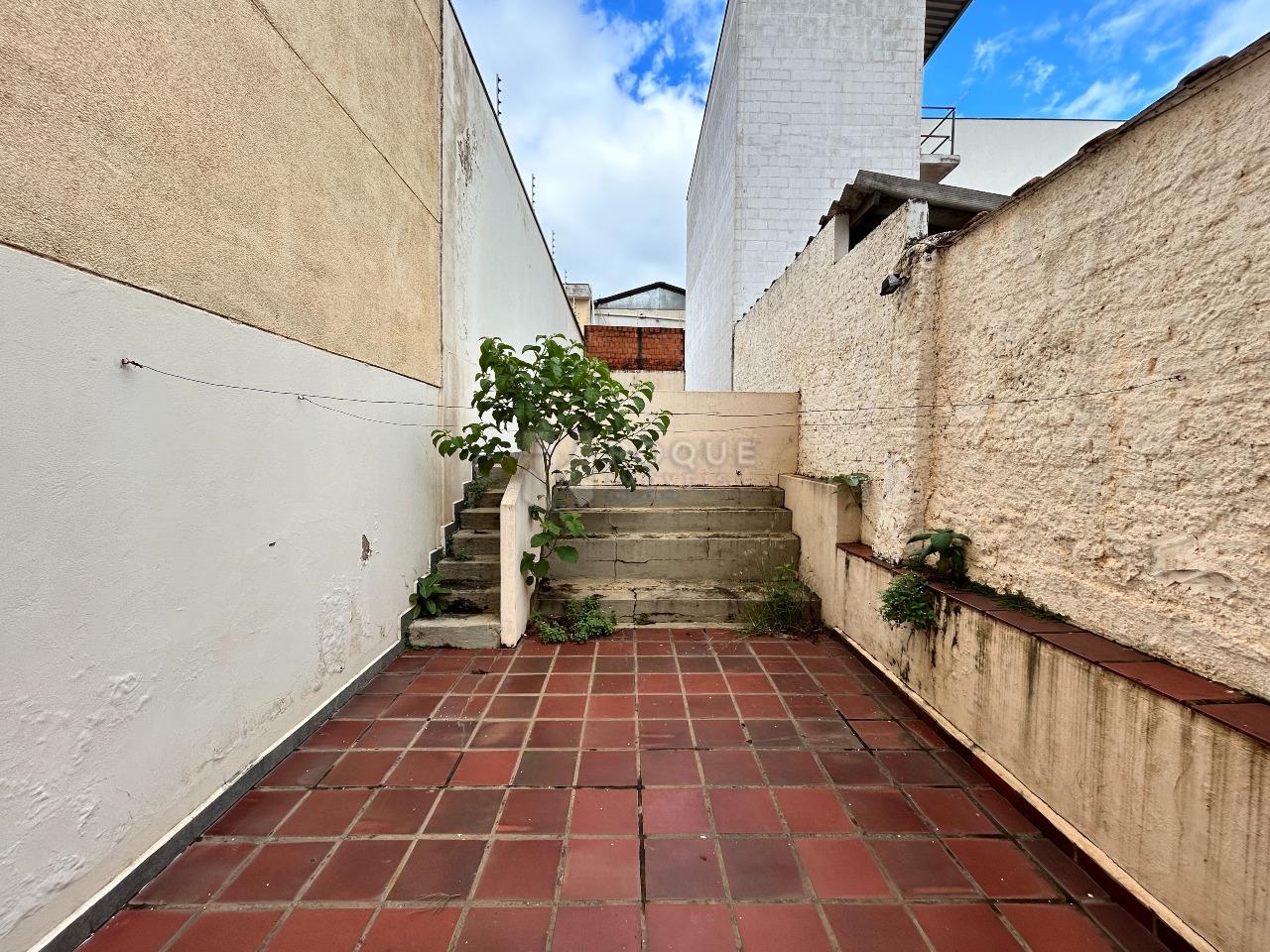 Casa Residencial para aluguel no bairro Centro: Fundo 