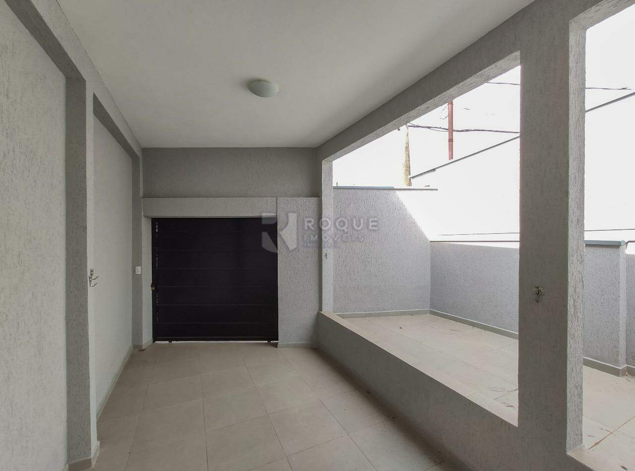 Casa Residencial para aluguel no bairro Vila São João: Garagem / fundo 