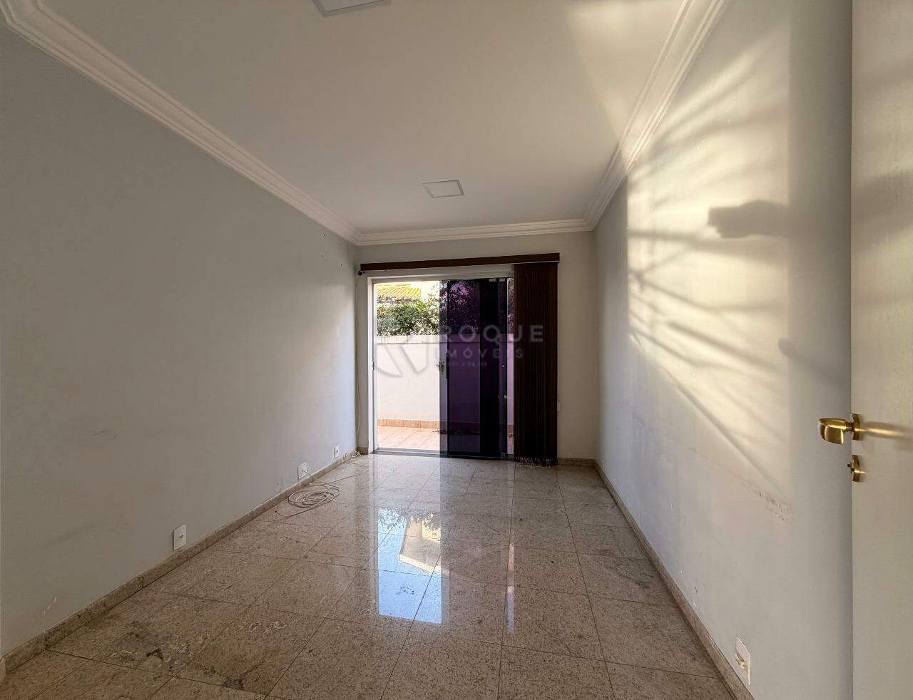 Casa em condomínio para aluguel no bairro Jardim Colinas de São João: Escritorio