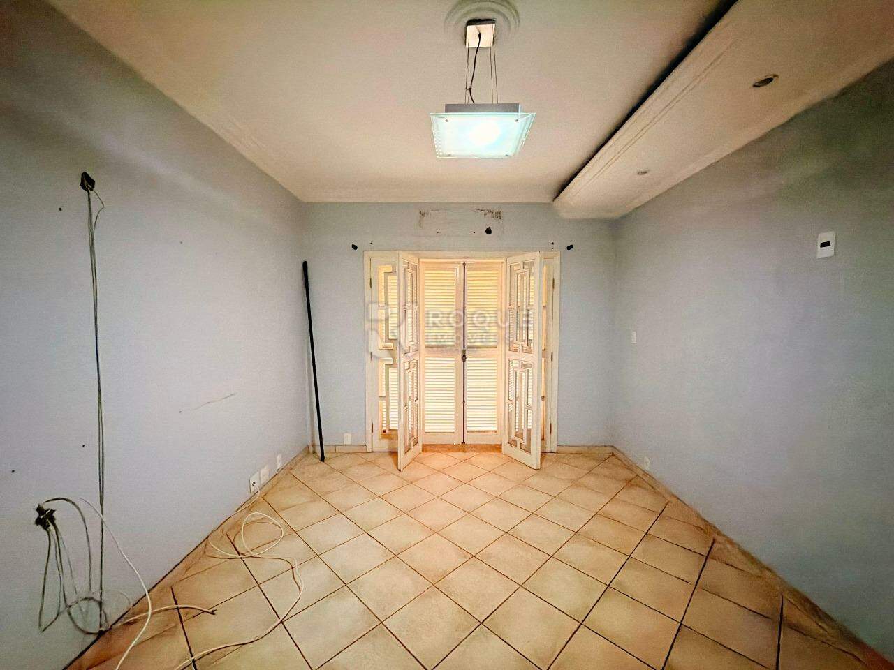Casa em condomínio para aluguel no bairro Jardim Colinas de São João: Dormitorio suite