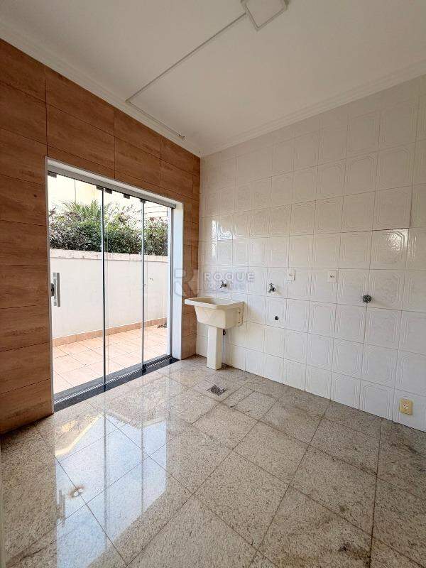 Casa em condomínio para aluguel no bairro Jardim Colinas de São João: Lavanderia