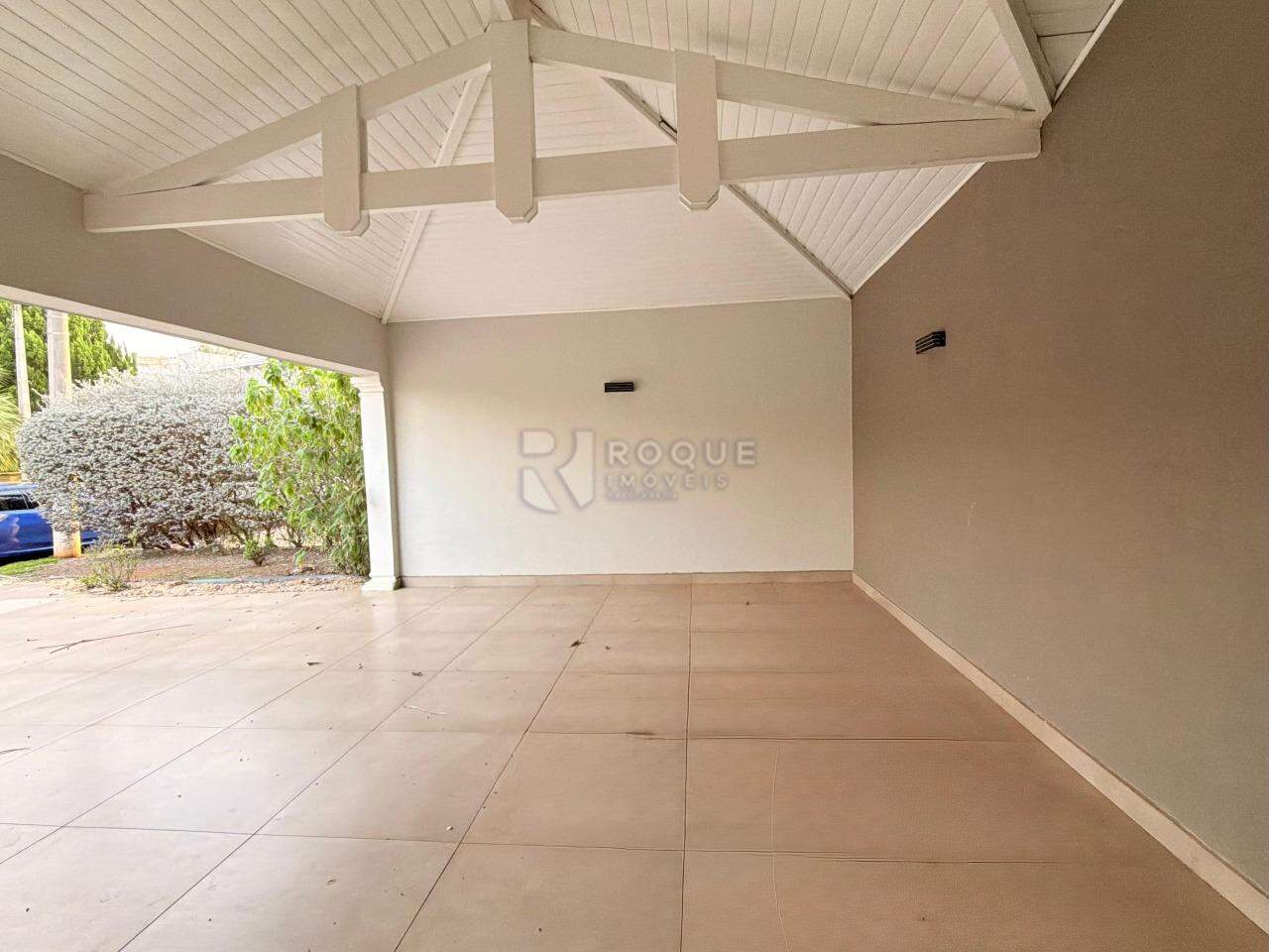 Casa em condomínio para aluguel no bairro Jardim Colinas de São João: Garagem