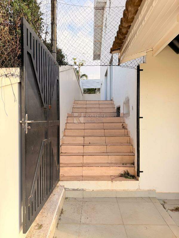 Casa em condomínio para aluguel no bairro Jardim Colinas de São João: Escada
