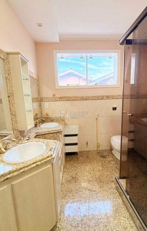 Casa em condomínio para aluguel no bairro Jardim Colinas de São João: Wc suite